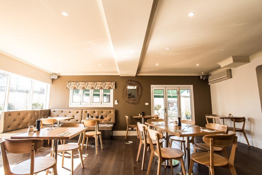 The Waverley International Hotel Glen Waverley Exterior photo