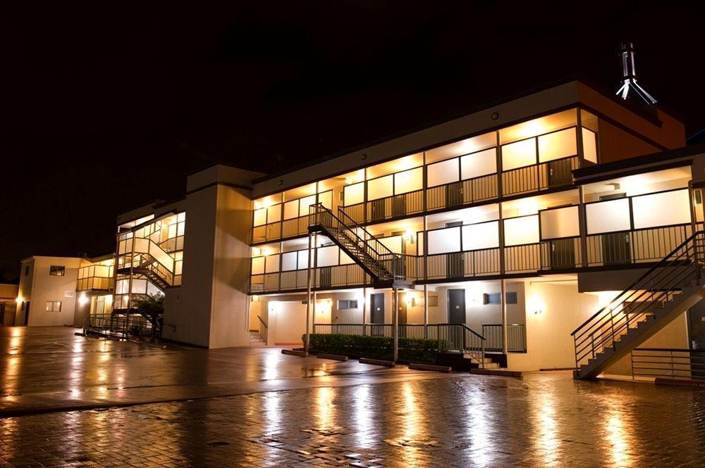The Waverley International Hotel Glen Waverley Exterior photo