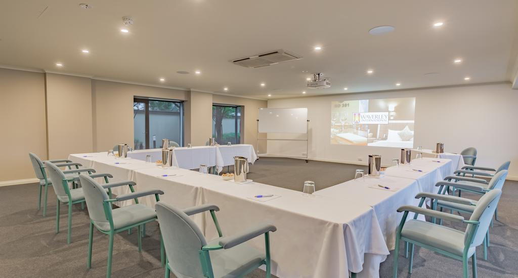 The Waverley International Hotel Glen Waverley Exterior photo