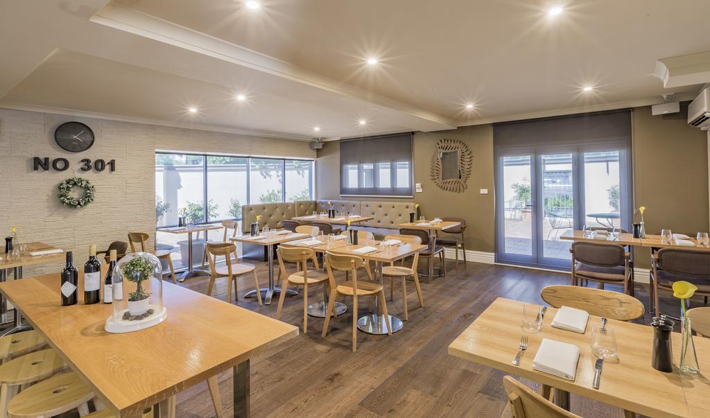 The Waverley International Hotel Glen Waverley Exterior photo