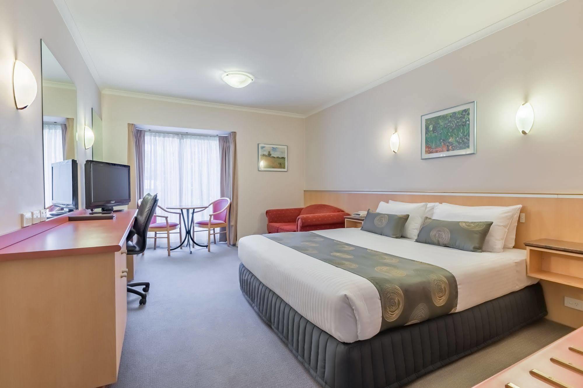 The Waverley International Hotel Glen Waverley Exterior photo