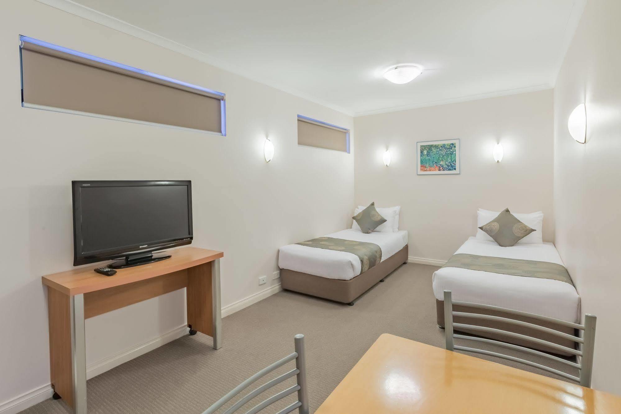 The Waverley International Hotel Glen Waverley Exterior photo
