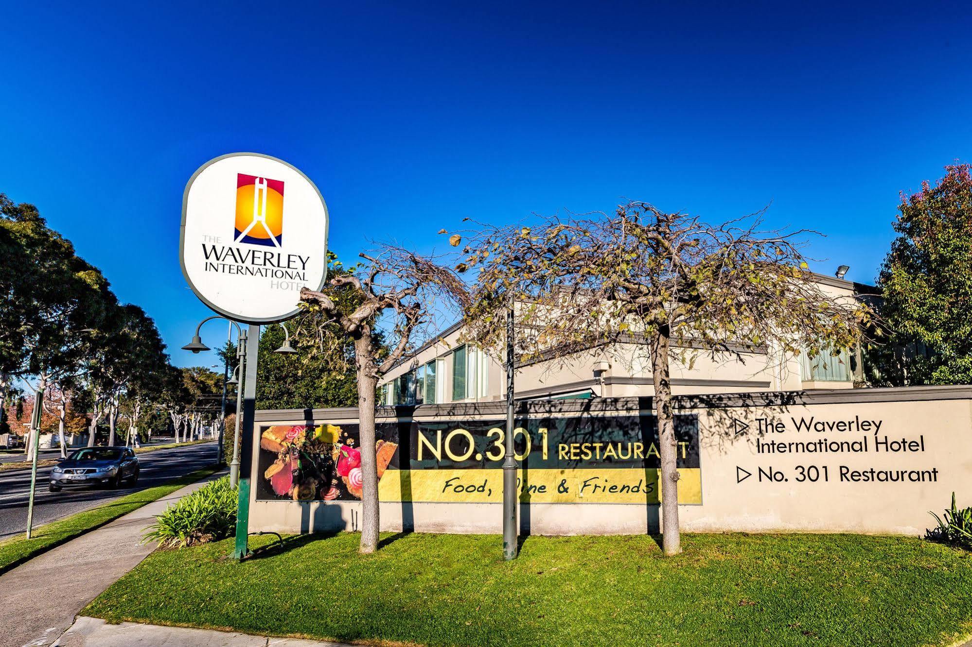 The Waverley International Hotel Glen Waverley Exterior photo